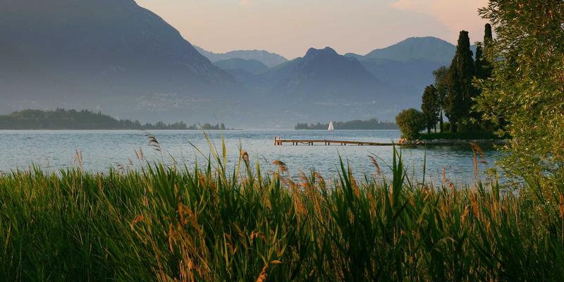 高精度时间同步：构建未来网络与企业通信集成的技术基石